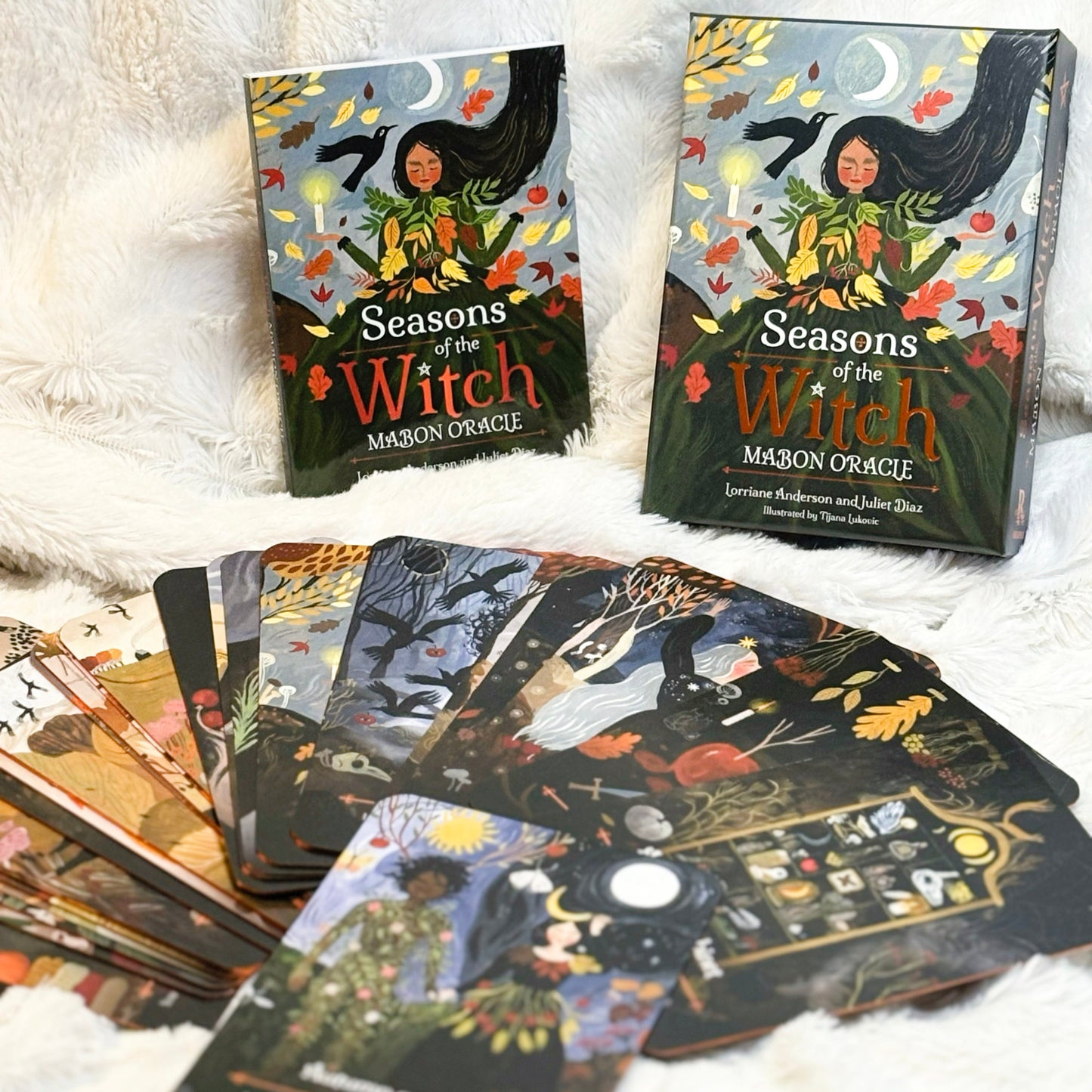 Seasons of the Witch - Mabon Oracle: (44 cartas doradas y guía a todo color de 144 páginas)