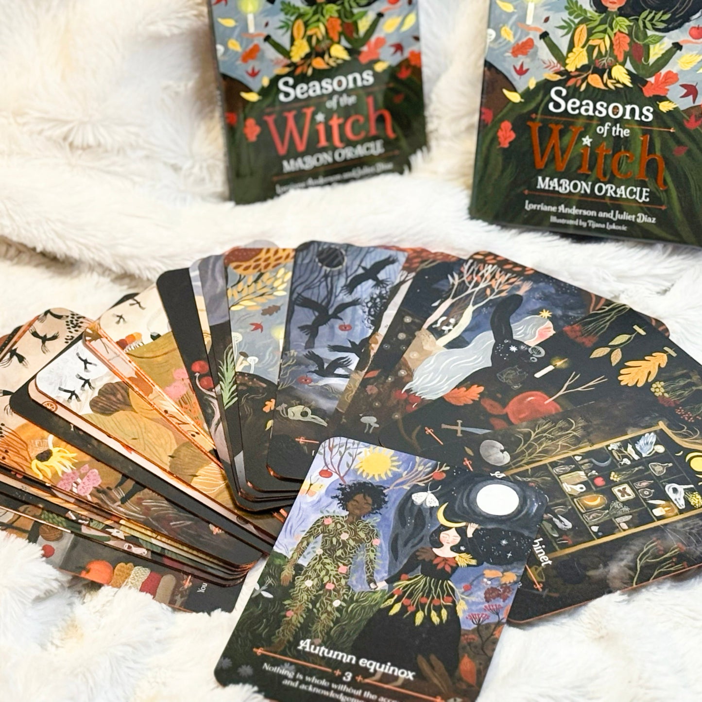 Seasons of the Witch - Mabon Oracle: (44 cartas doradas y guía a todo color de 144 páginas)