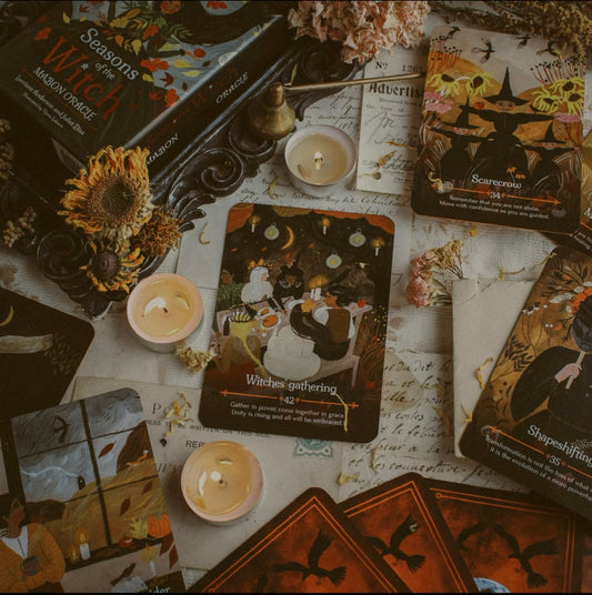 Seasons of the Witch - Mabon Oracle: (44 cartas doradas y guía a todo color de 144 páginas)