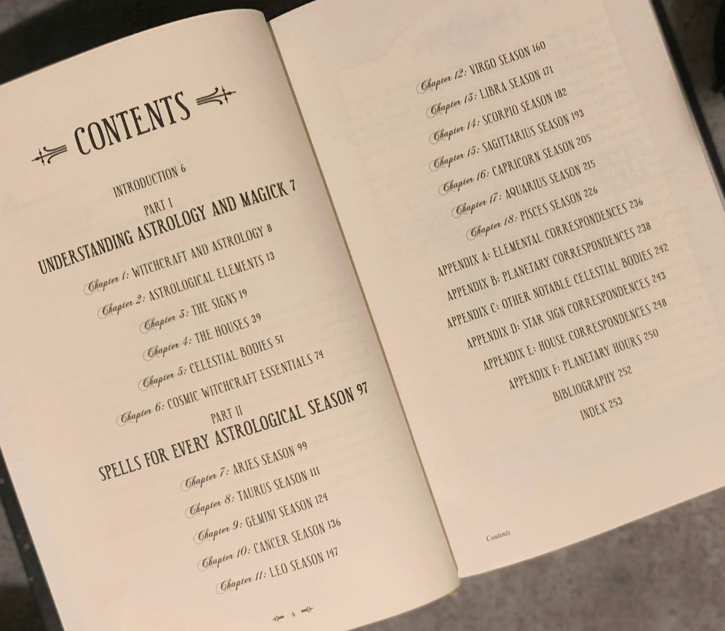 Le livre d'astrologie de la sorcellerie moderne : votre guide complet pour renforcer votre magie grâce à l'énergie des planètes (Sorcellerie moderne)